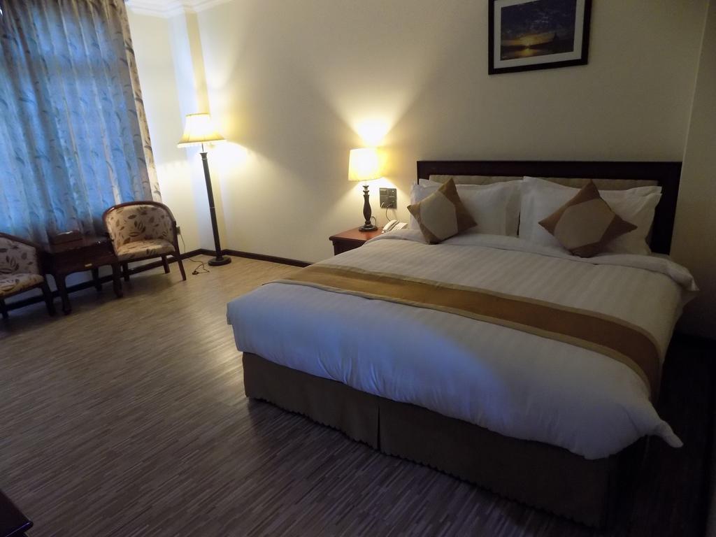 מנדלאי Victoria Palace Hotel מראה חיצוני תמונה