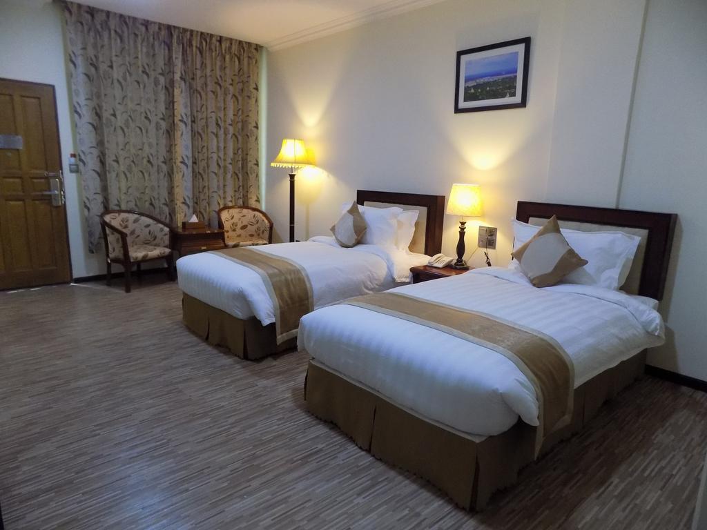 מנדלאי Victoria Palace Hotel מראה חיצוני תמונה